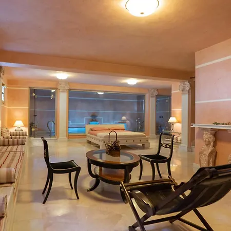 Unique With Indoor Pool & Attic Alli Meria