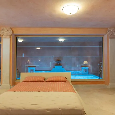 Privat bolig Unique With Indoor Pool & Attic