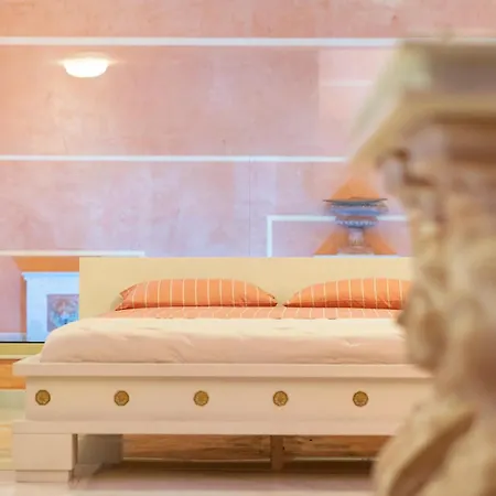Unique With Indoor Pool & Attic Alli Meria